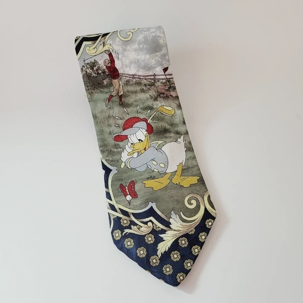 Disney Mickey Unlimited Vintage Donald Duck Golfing Novelty Tie‎